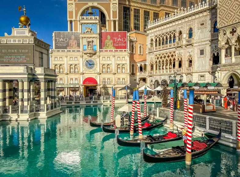 الاستمتاع بالجندول