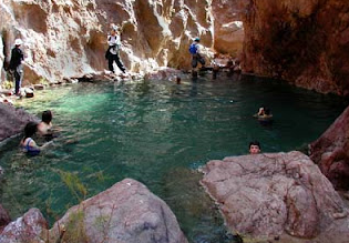 الاسترخاء في الينابيع الحارة