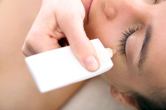 العيون المبطنة.. حيل لمكياج ومظهر لا يقاوم