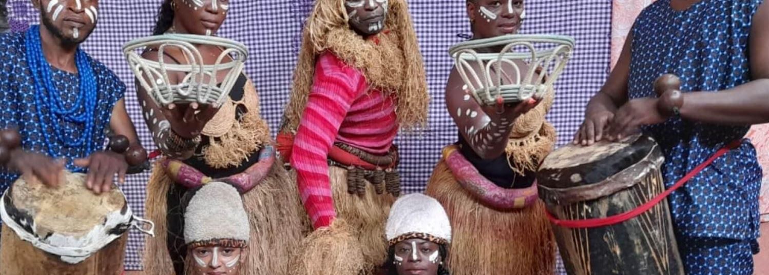 الرقص التقليدي وقرع الطبول