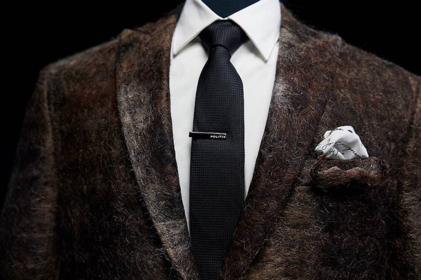 بدلة من الشوارب