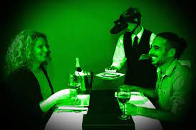 تناول العشاء في الظلام