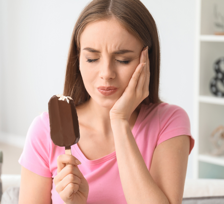 أسباب حساسية الأسنان للحرارة والبرودة وكيفية علاجها