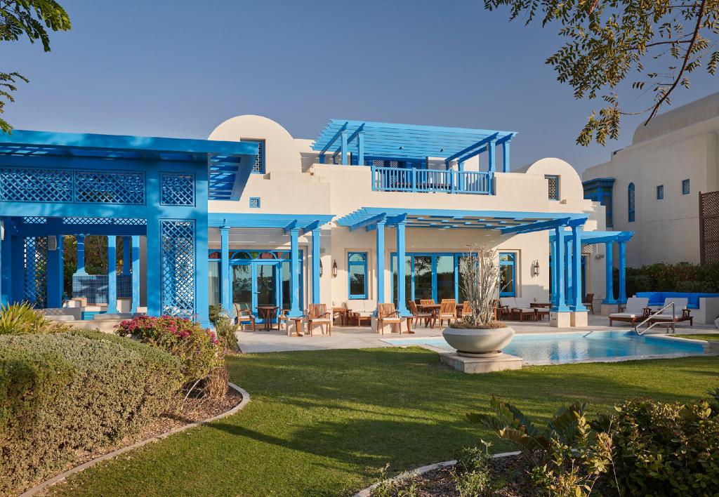 منتجع وفلل هيلتون شاطئ سلوى