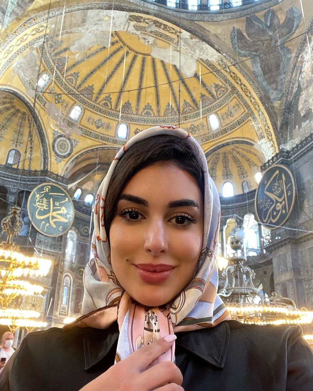 ياسمين صبري بالحجاب