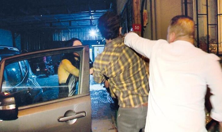 حبيب نجمة التفاح الحرام يعتدي على الصحافيين