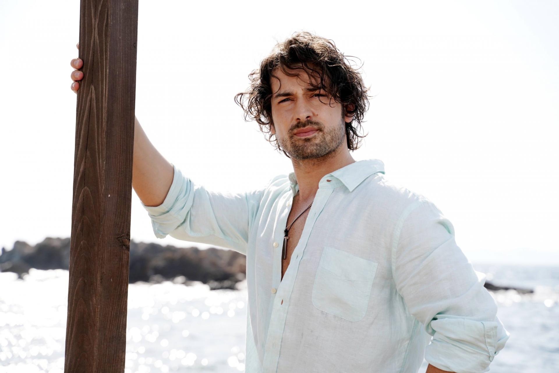 آلب نافروز "Alp Navruz" 