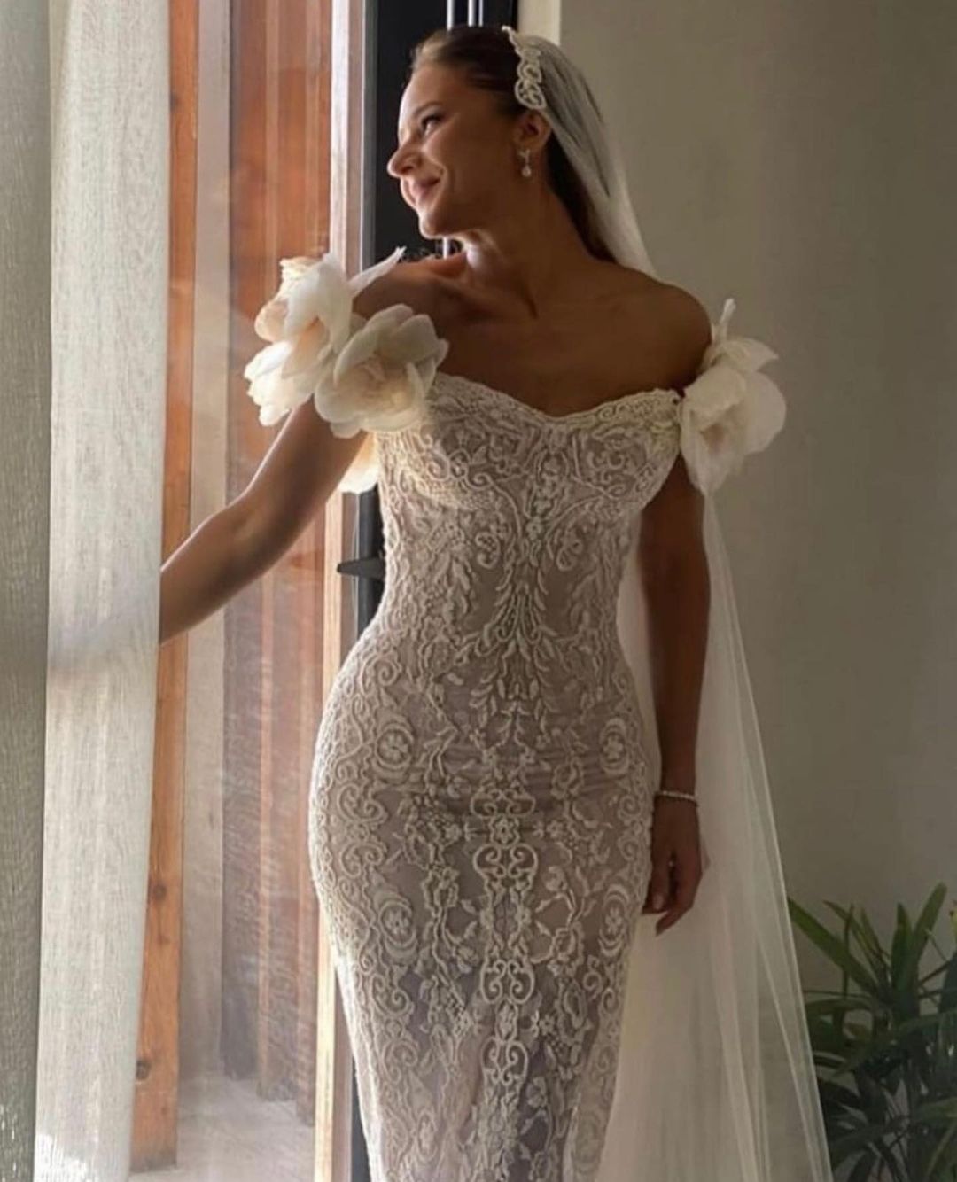 نيللي كريم من زفافها