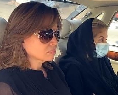 إلهام شاهين من جنازة دلال عبدالعزيز