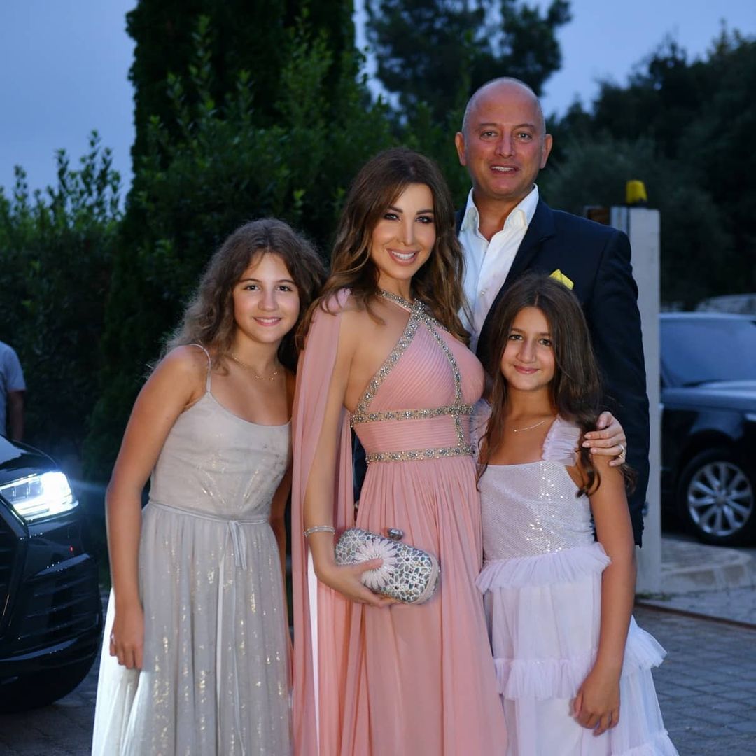 نانسي عجرم وعائلتها 