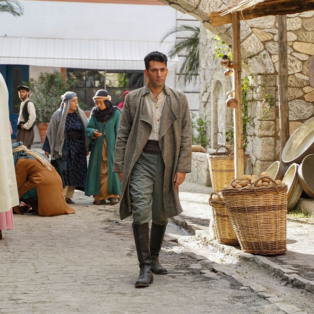 مراد يلدريم من مسلسل عزيز