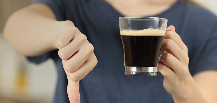 4 أطعمة ومشروبات هي الأسوأ للأشخاص الذين يعانون من القلق والتوتر