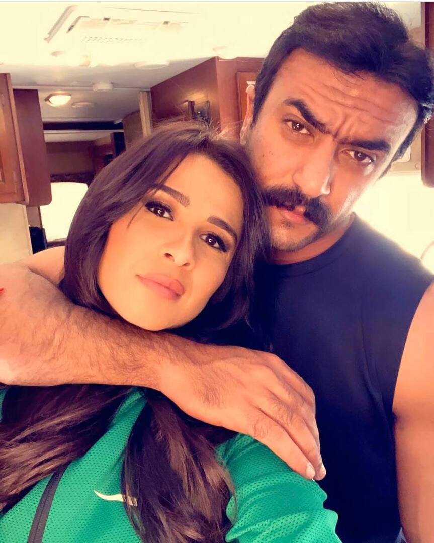 ياسمين عبد العزيز وأحمد العوضي