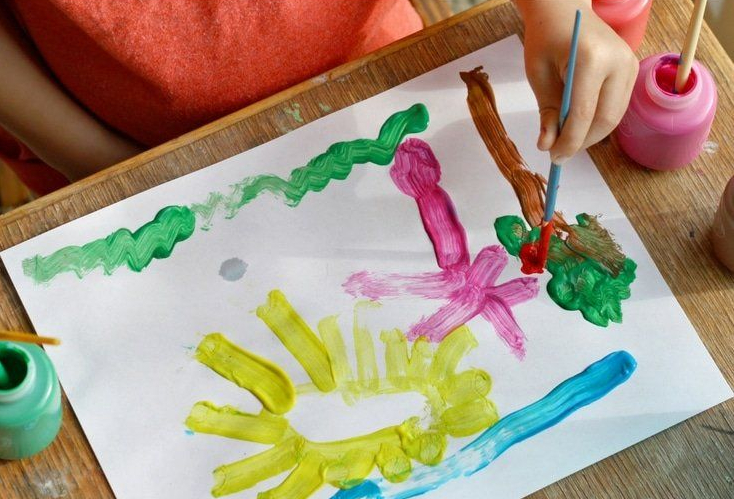 كيف تحفيزين طفلك على العمل التطوعي؟