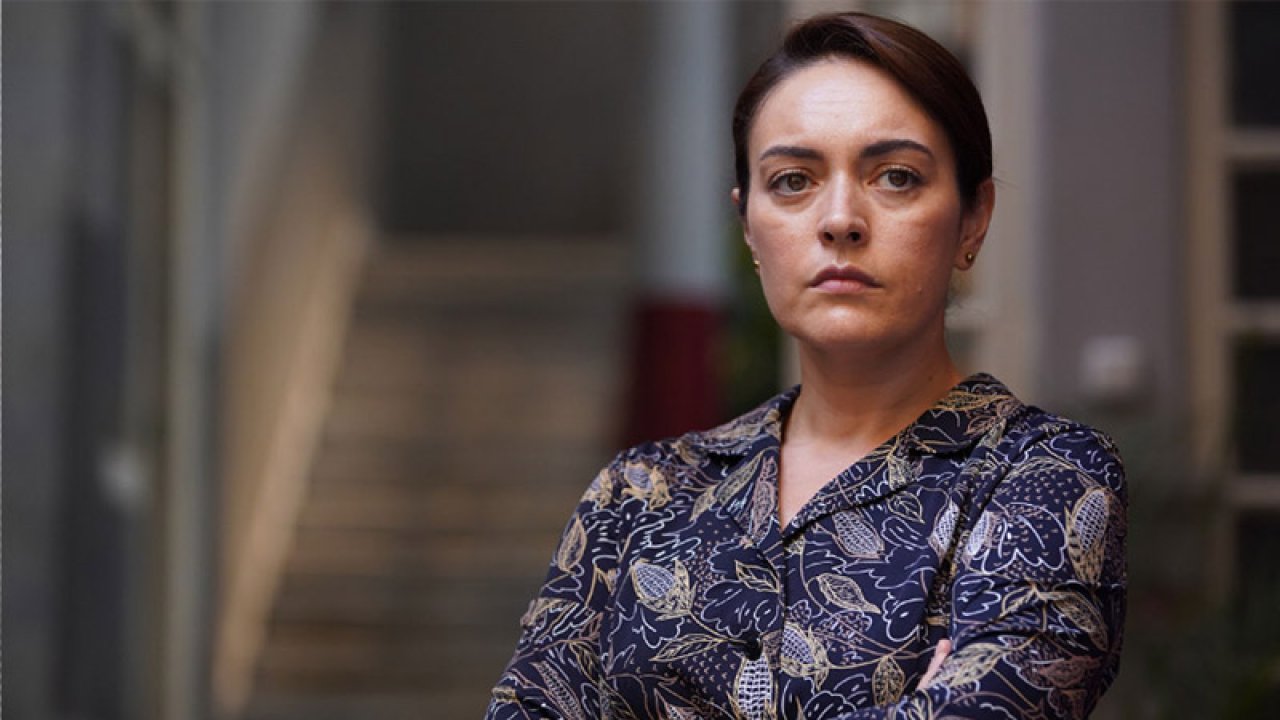 إيزجي مولا Ezgi Mola 