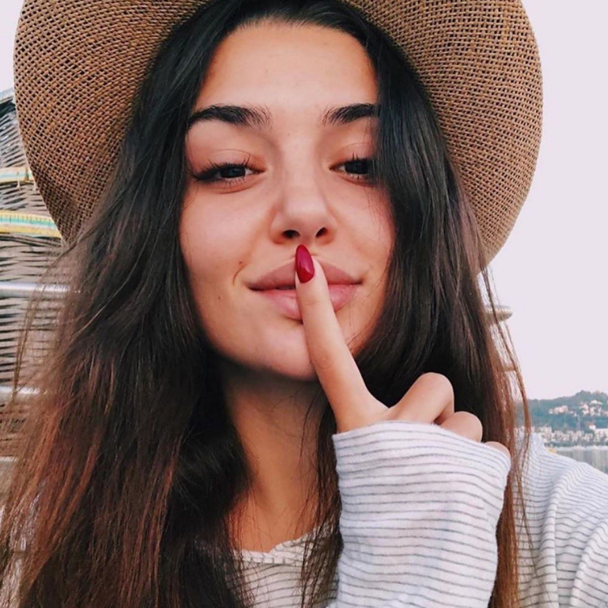 صور هاندا ارتشيل بدون مكياج 