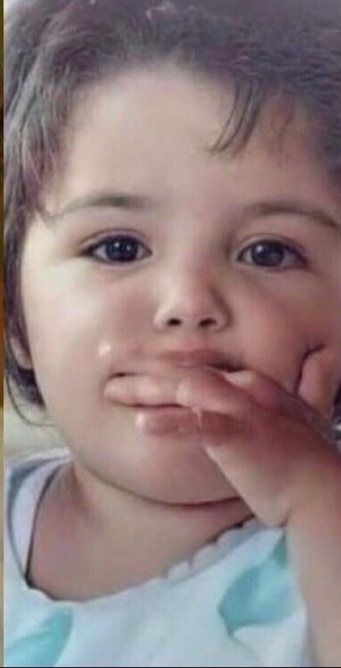 صور هاندا ارتشيل وهي صغيرة 