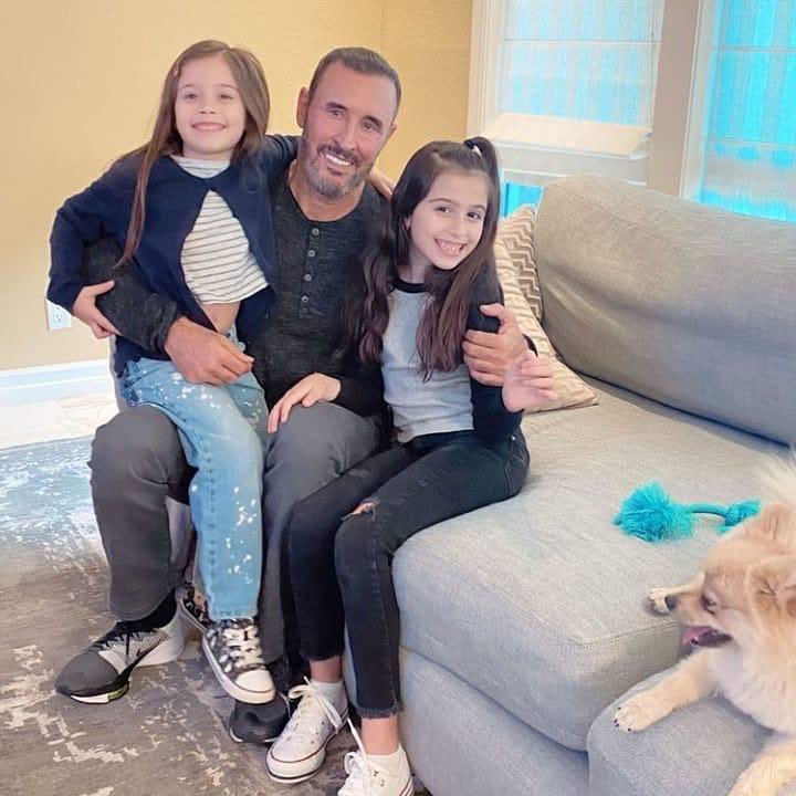 كاظم الساهر وحفيدتيه