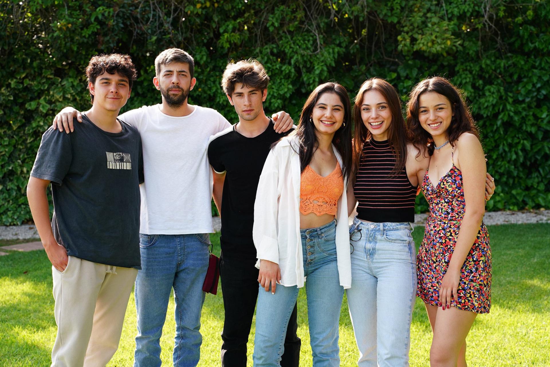 أبطال مسلسل "اسمعني"