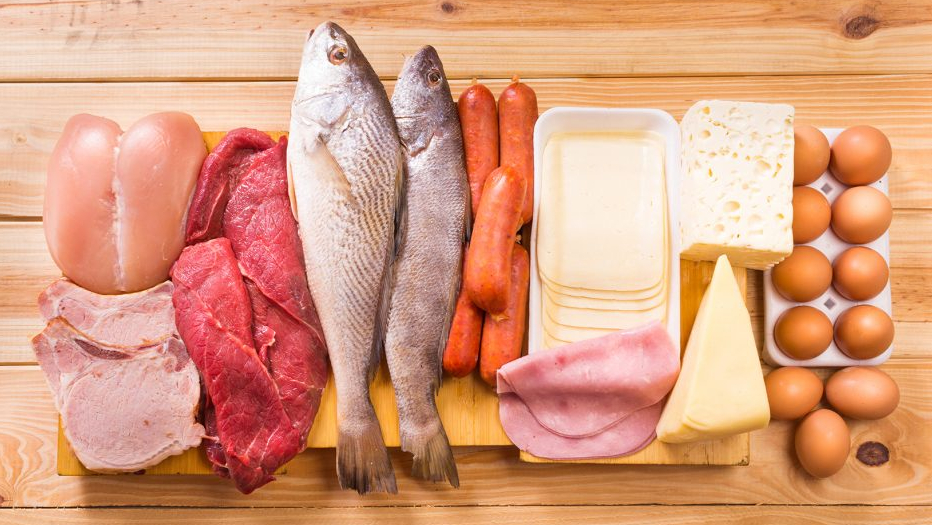  أطعمة ومشروبات تسبب اصفرار البول