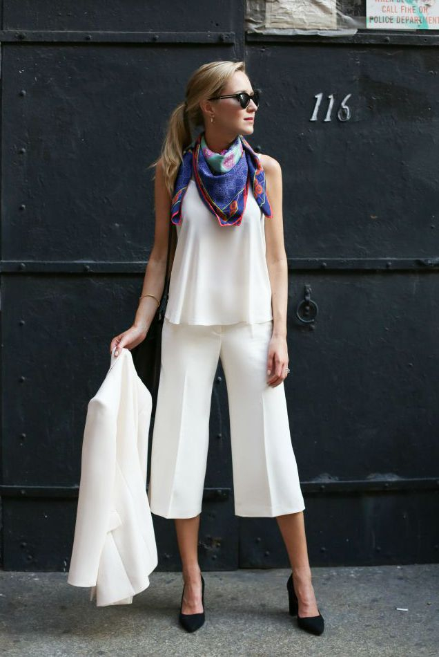 وضع بعض الاكسسوارات مثل الخواتم، السكارفس