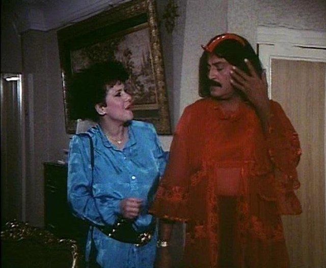 دلال عبد العزيز وسمير غانم من فيلم الرجال في خطر الذي قلدته باريز هادي 