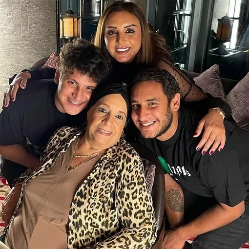 أنغام ووالدتها