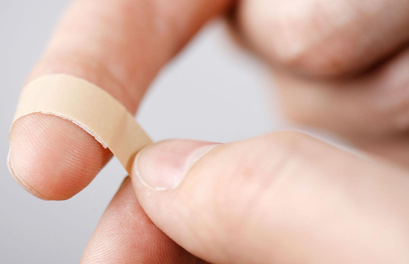 كيفية العناية بالأظافر