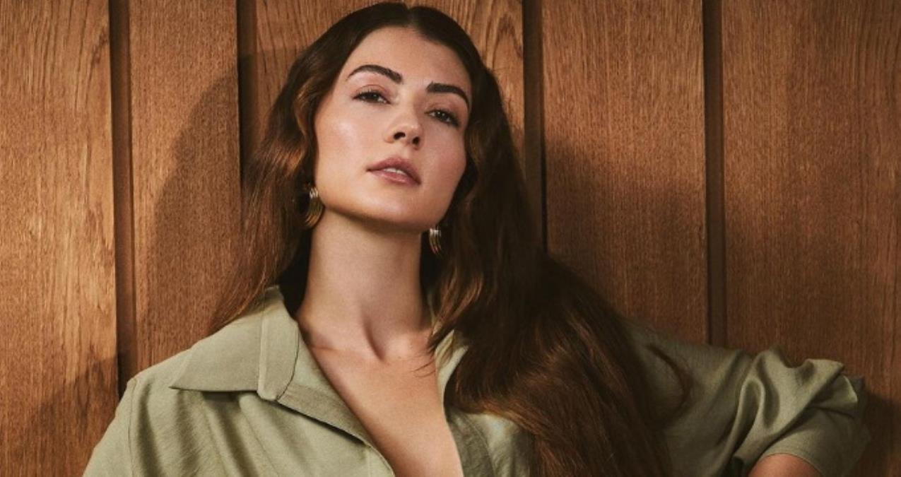 بورجو أوزبيرك "Burcu Özberk" 