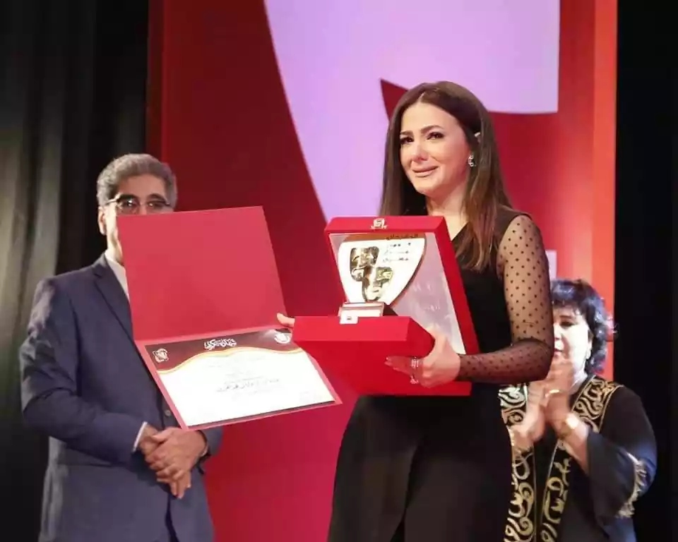 دنيا سمير غانم من تكريم والديها