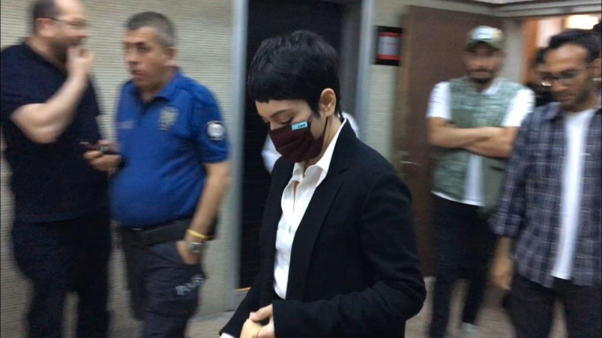 ايزجي مولا Ezgi Mola