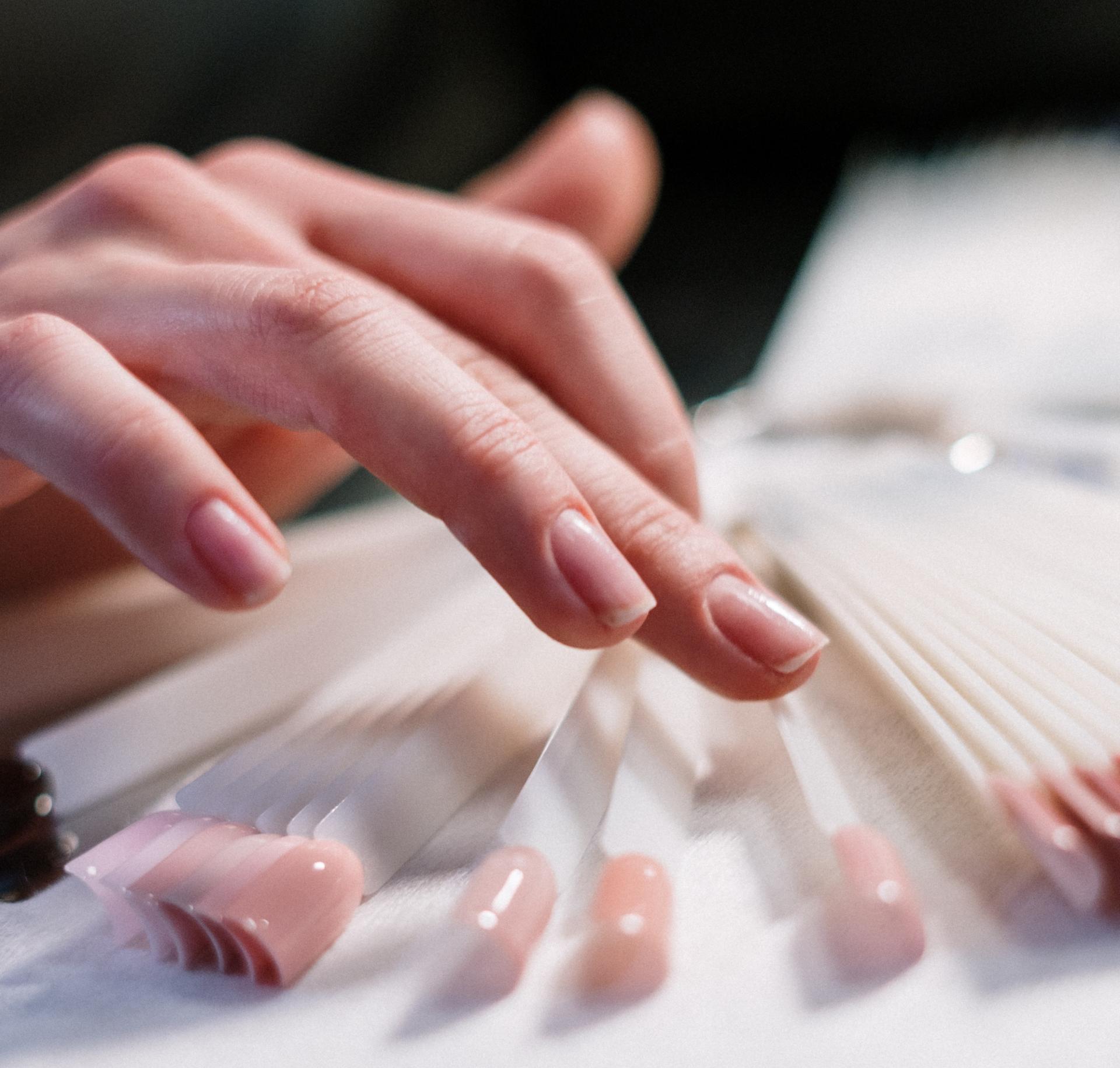 كيفية العناية بالأظافر