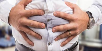 7 أطعمة تقلل الإصابة بالانتفاخ .. وأخرى يجب تجنبها