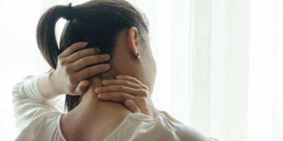 كيف تقومين بعمل المساج لنفسك للتخلص من الصداع وآلام الظهر والرقبة؟!