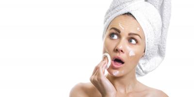  تعرفي على الفرق الحقيقي بين اللوشن والمرطب.. وأيهما أفضل لبشرتك