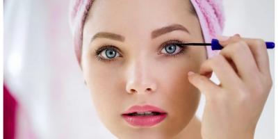 5 حيل ستجعلك تبدين أصغر سناً في المكياج