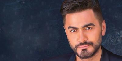 تامر حسني وموقف طريف على المسرح.. هكذا رد على هاتف شاب من الحضور