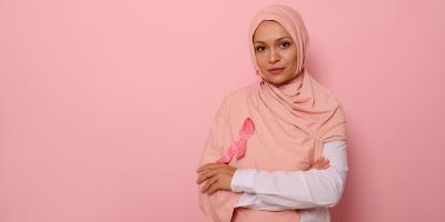 هل يظهر سرطان الثدي فجأة.. وما هي أول علاماته؟