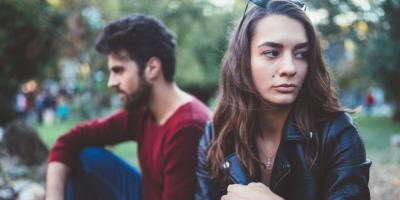 أبراج تجد صعوبة في التعبير عن مشاعرها... تعرفي عليها