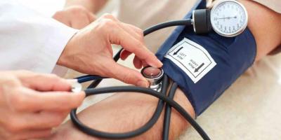  أعراض ارتفاع ضغط الدم والعوامل التي تؤثر عليه