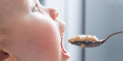 علامات تدل على امتلاء معده طفلك.. تعرفي عليها