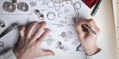 مصمم الأزياء اللبناني علي يونس يثير الجدل بتصميمه الأخير.. فستان سهرة مطرز للرجل