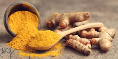 5 أقنعة طبيعية من الكركم تساعد على توّهج البشرة