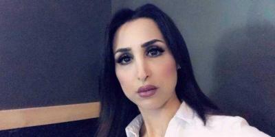 هند القحطاني تستعرض هاتفها الذهب عيار 24 قيراط