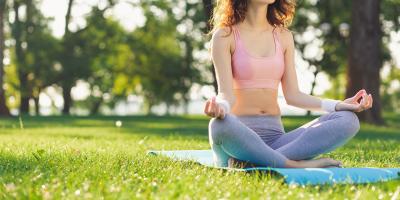 بالفيديو: اليوغا لعلاج الكورونا.. ومن بينها وضعية الدلفين