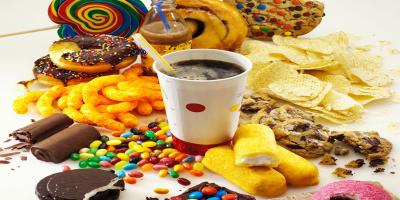 أطعمة تضر بأسنانك أكثر من الشوكولاتة .. انتبهي إليها