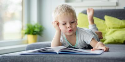 طفلك بعمر السنتين؟ إذًا إليكِ أهم الأمور  الأساسية التي أصبح ماهرًا فيها