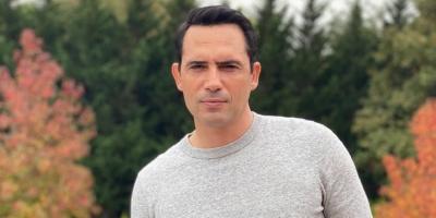 زوجة ظافر العابدين البريطانية تخطف الانظار على السجادة الحمراء