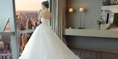 أجمل فساتين الزفاف للحفلات المنزلية.. والطراز البوهيمي الأجمل