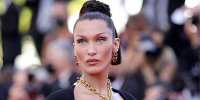 بيلا حديد تظهر تشارك جمهورها صورها وهي تبكي.. وتتحدث عن مشاكلها النفسية